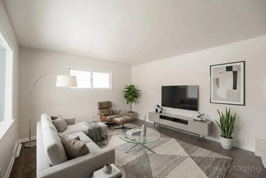 7629 W Thurston Cir, Milwaukee, WI 53218 - #2