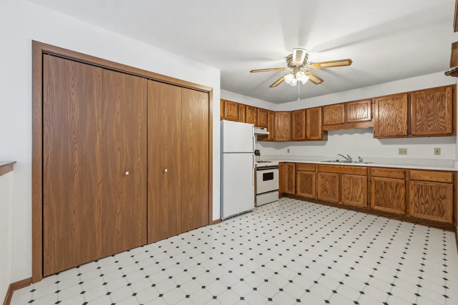 160 Maple Ave S, Slinger, WI 53086 - #2