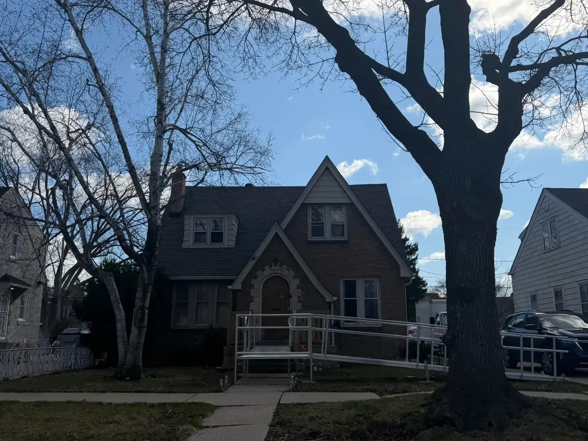 5858 N 40th St, Milwaukee, WI 53209 - #1