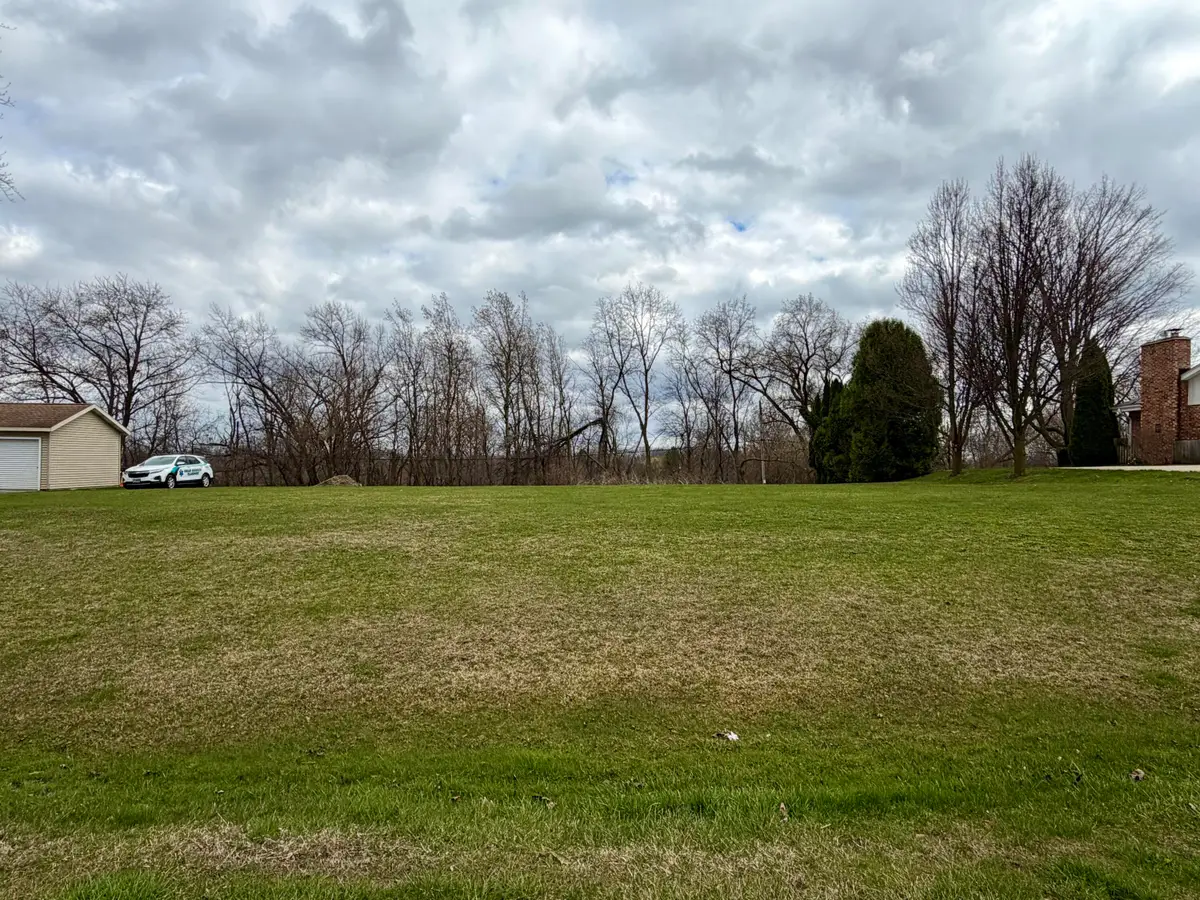 18515 W Hillcrest Dr, New Berlin, WI 53146 - #1