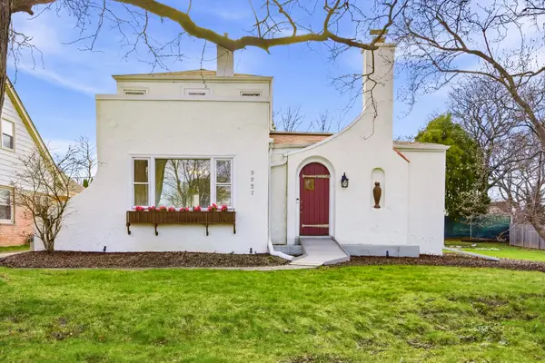 3227 N 104th St, Wauwatosa, WI 53222