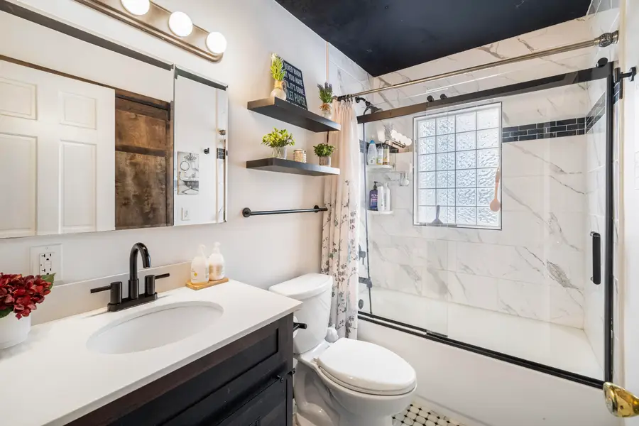 513 Sugar Creek St, Delavan, WI 53115 - #2