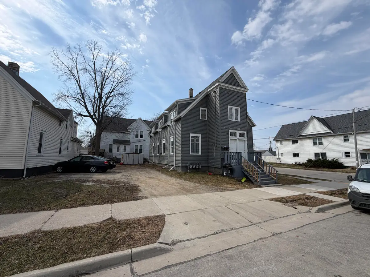1235 Michigan Ave, South Milwaukee, WI 53172 - #1