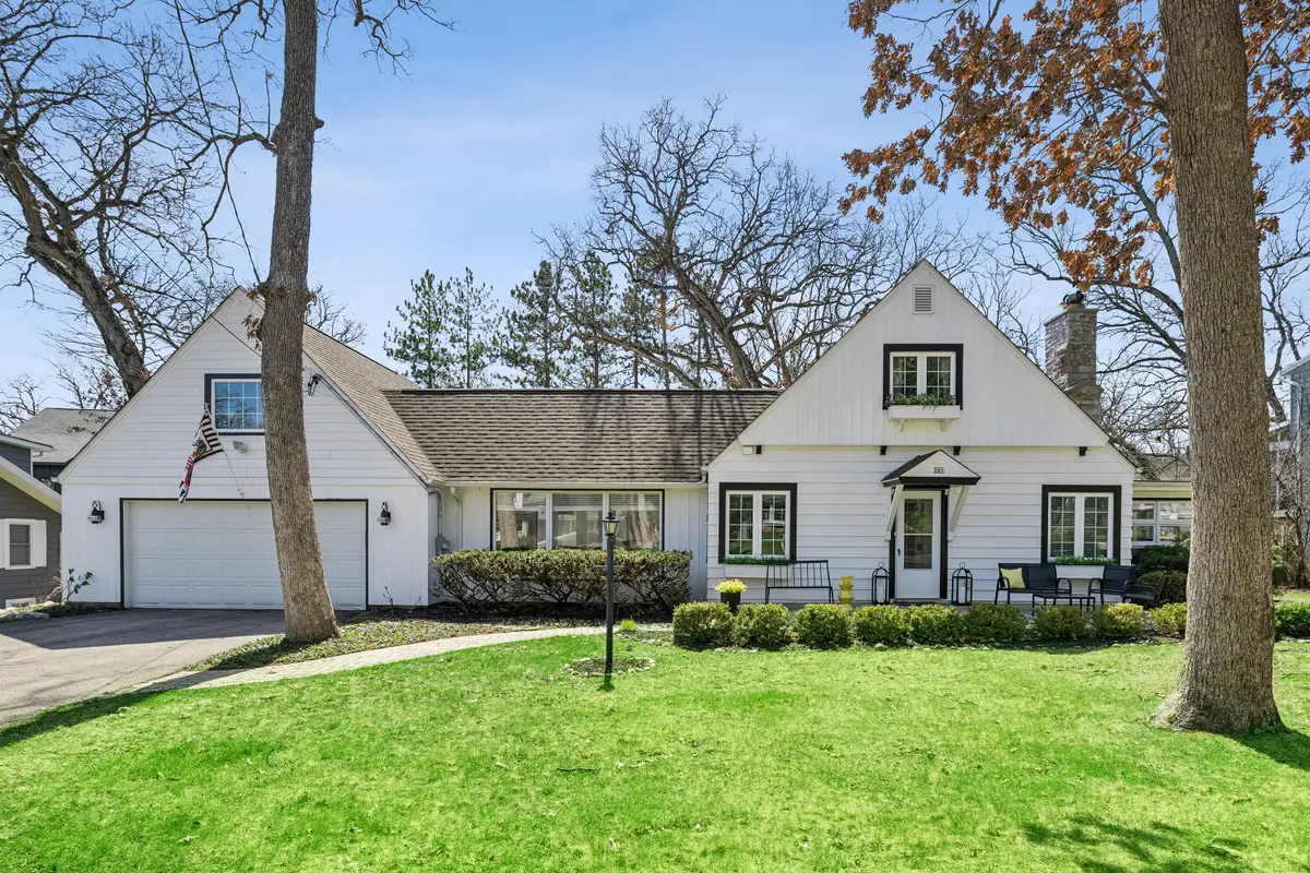 261 Waubun Dr, Fontana, WI 53125 - #1