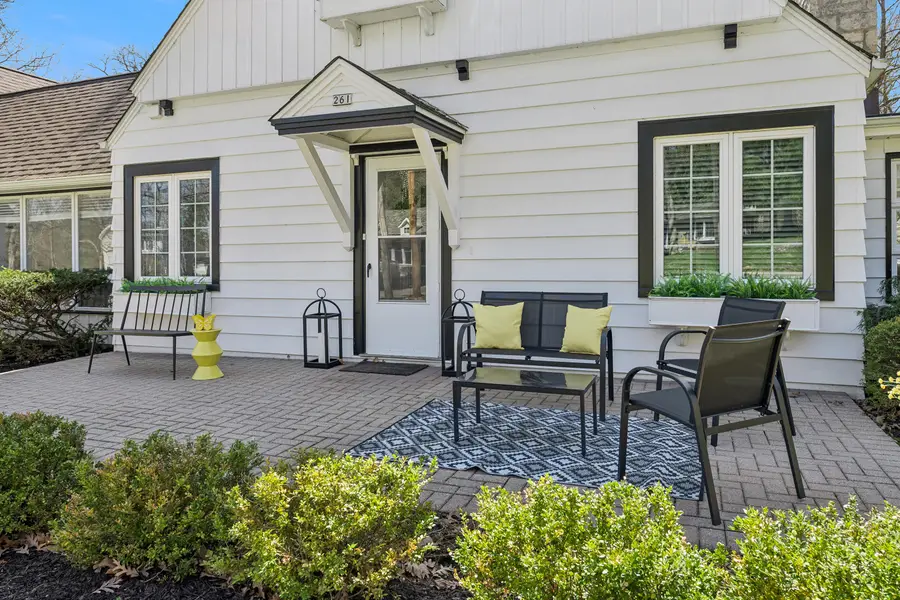 261 Waubun Dr, Fontana, WI 53125 - #2