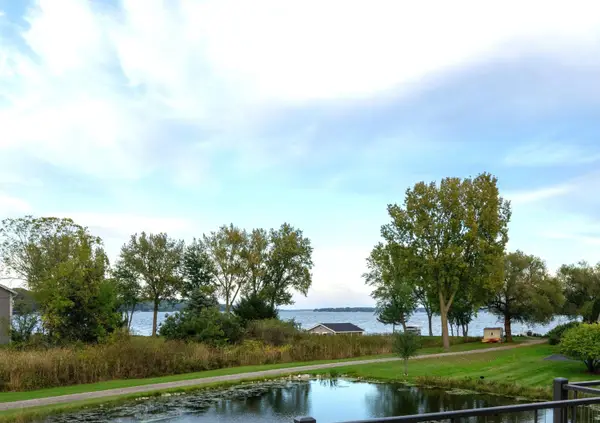 N24W30426 Crystal Springs Dr, Delafield, WI 53072