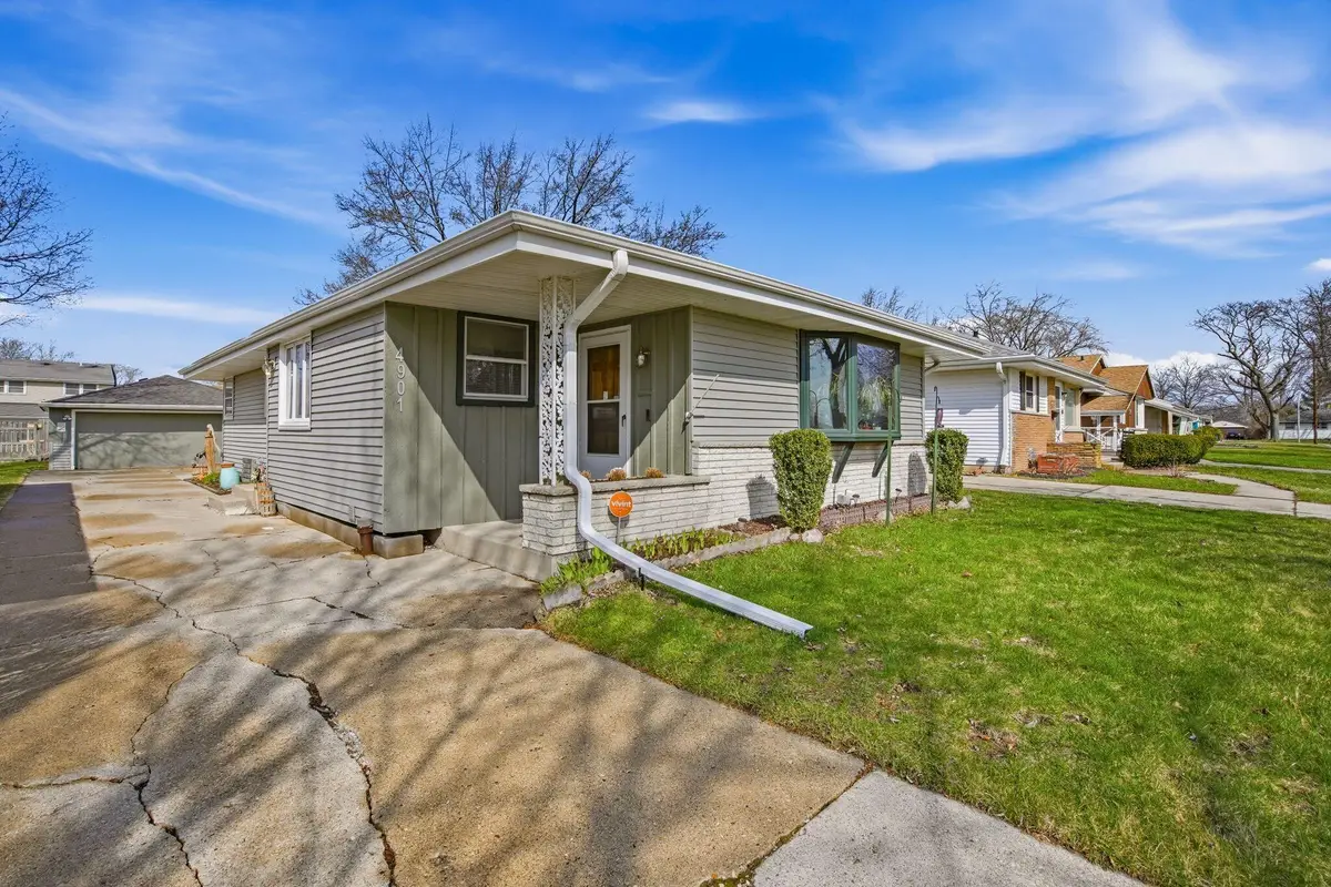 4901 N 104th St, Milwaukee, WI 53225 - #1