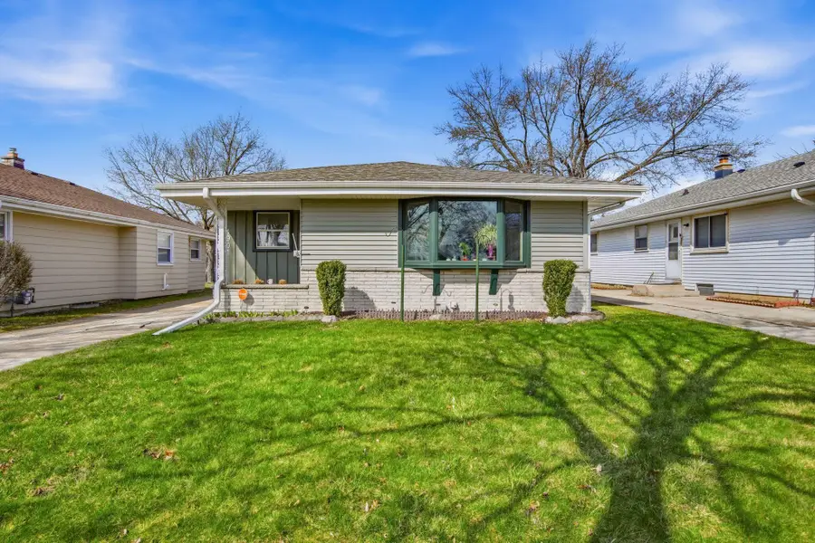 4901 N 104th St, Milwaukee, WI 53225 - #2