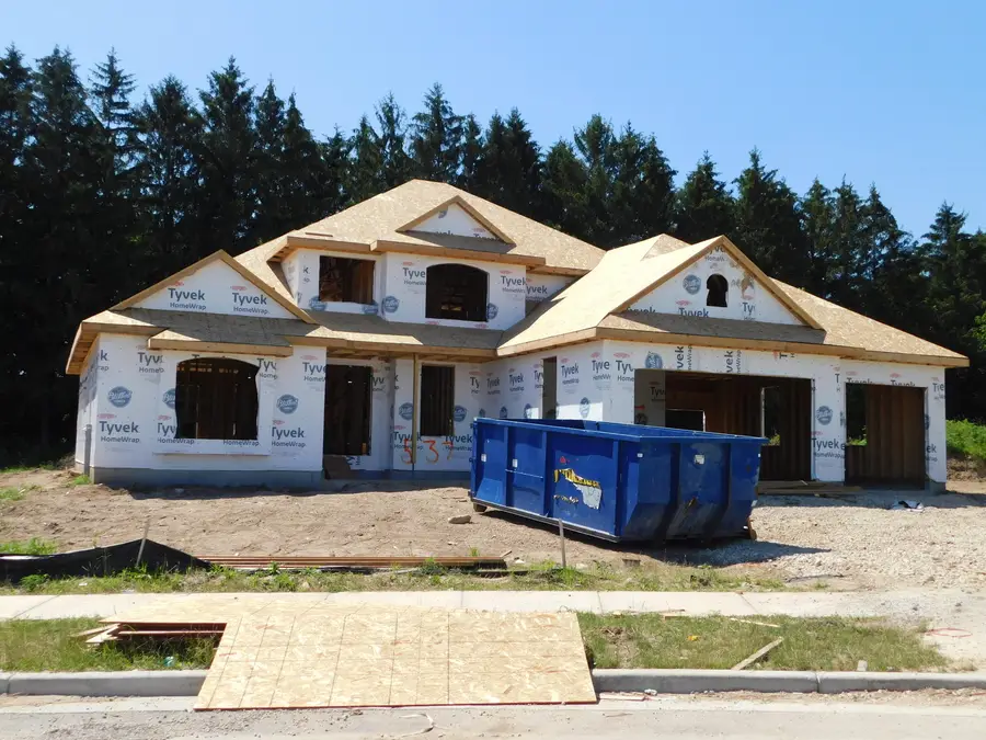 537 Hawks Ridge Rd, Grafton, WI 53024 - #2