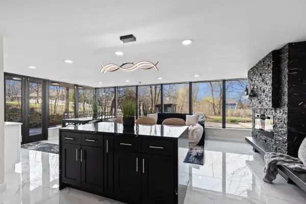 N69W13127 Harding Dr, Menomonee Falls, WI 53051