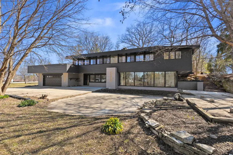 N69W13127 Harding Dr, Menomonee Falls, WI 53051 - #2