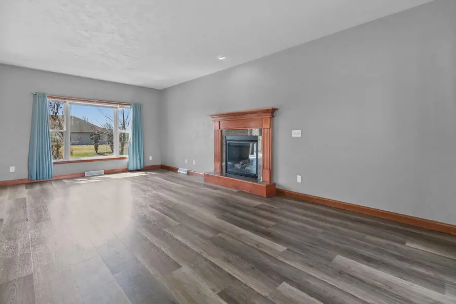 1290 Pemmican Ct, Neenah, WI 54956 - #2