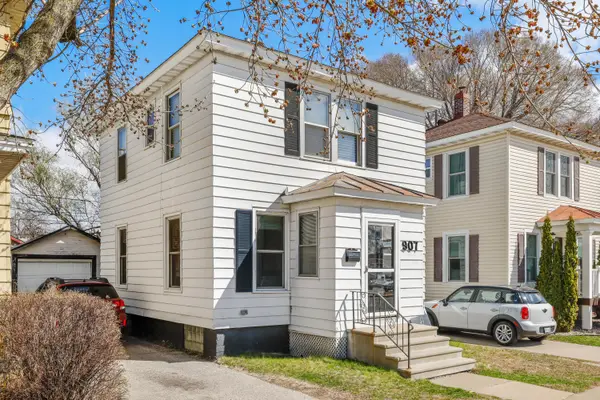 907 Green Bay St, La Crosse, WI 54601