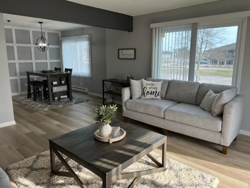 10620 N Ivy Ct, Mequon, WI 53092 - #2