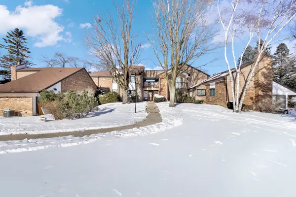 8643 N Servite Dr, Milwaukee, WI 53223