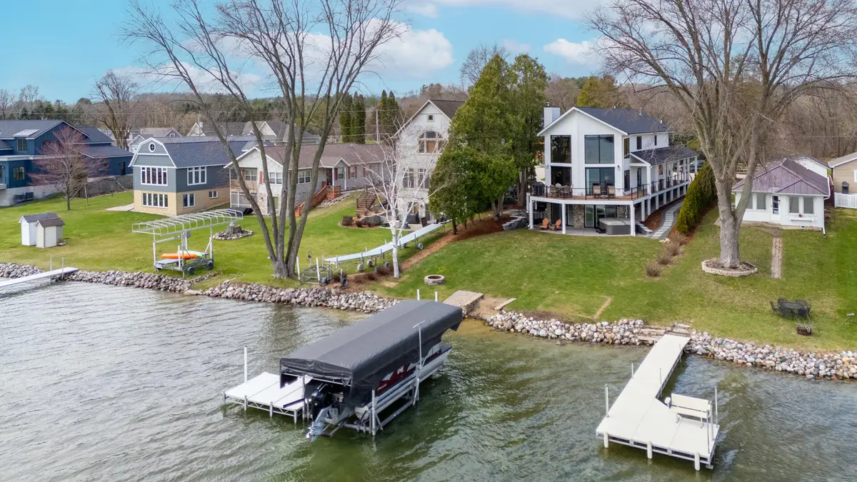 5530 W Lake Dr, West Bend, WI 53095 - #1