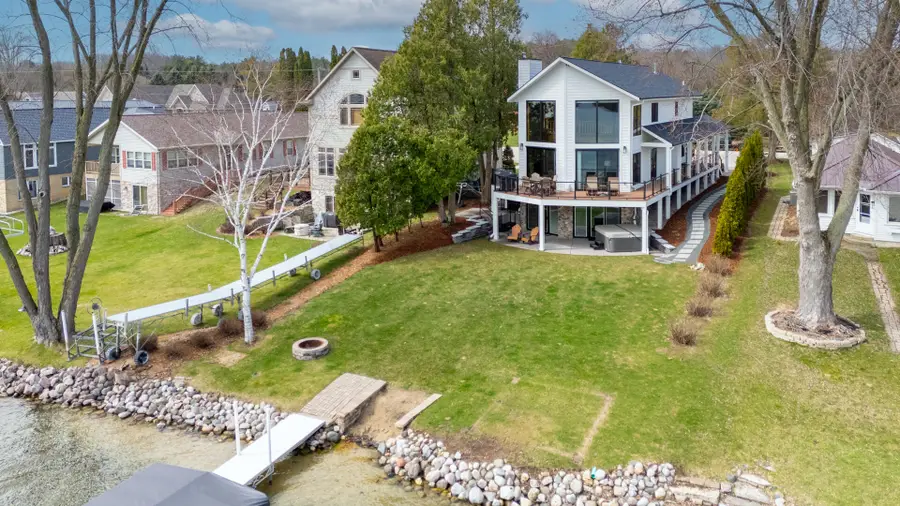 5530 W Lake Dr, West Bend, WI 53095 - #2