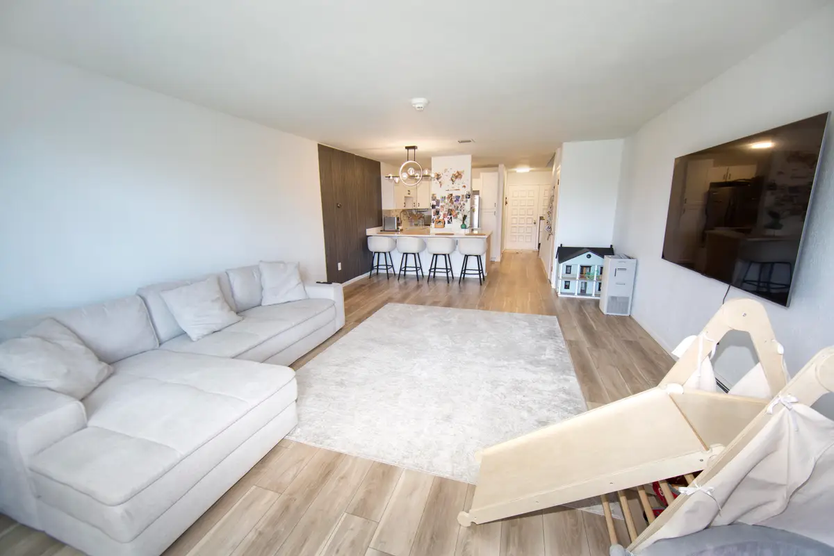 4050 W Rivers Edge Cir, Brown Deer, WI 53209 - #1