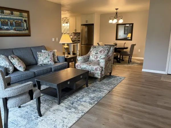 274 Minz Park Cir, West Bend, WI 53095