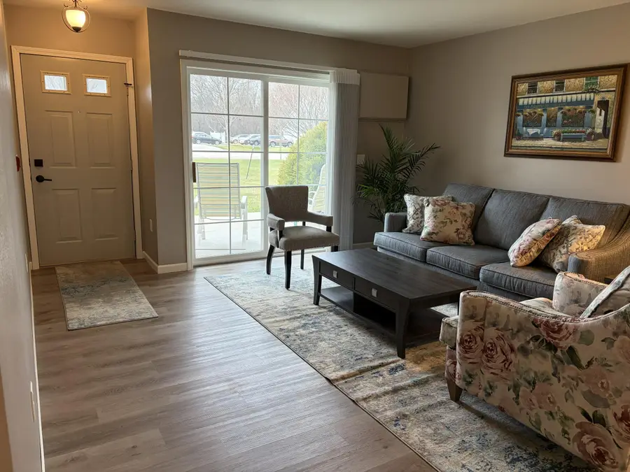 274 Minz Park Cir, West Bend, WI 53095 - #2