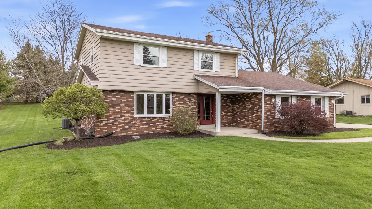W153N9830 Neptune Dr, Germantown, WI 53022 - #1