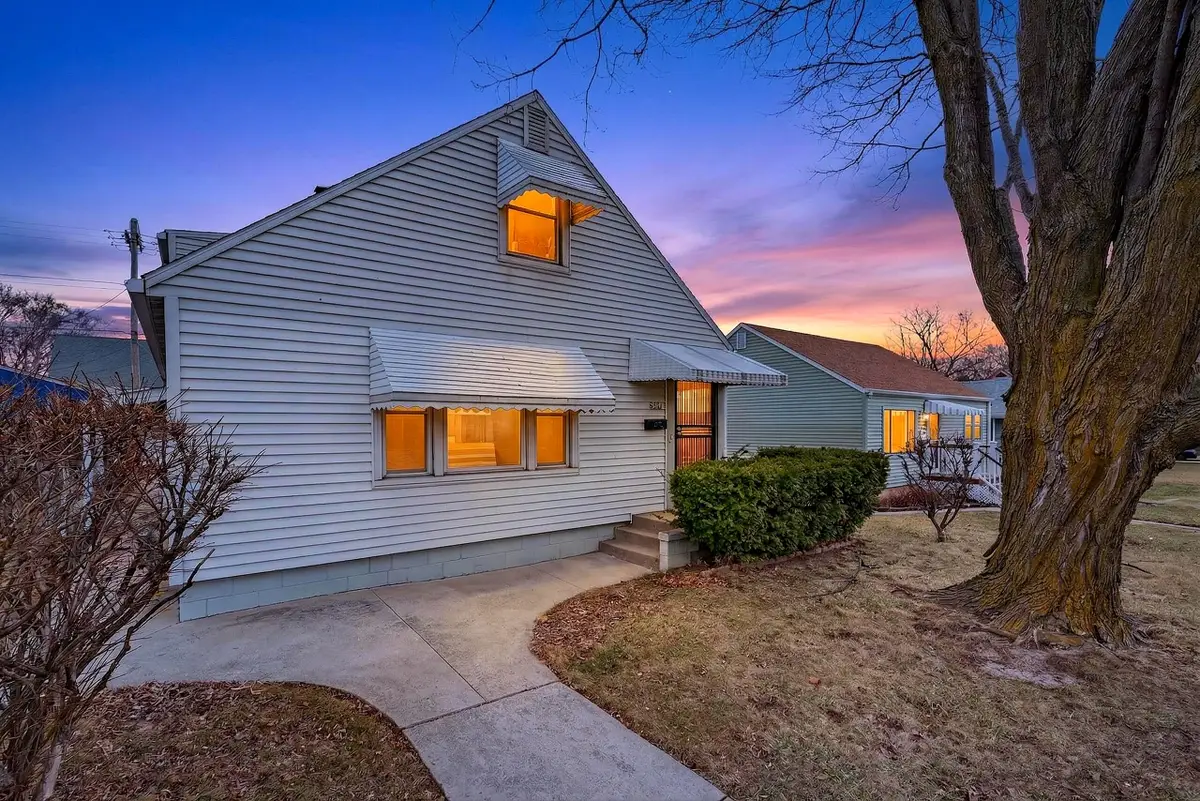 6726 W Silver Spring Dr, Milwaukee, WI 53218 - #1