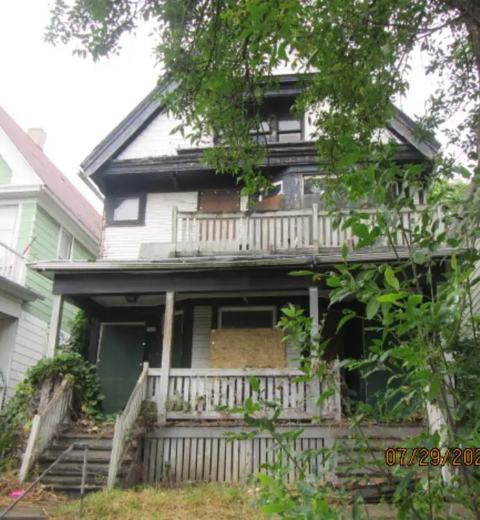 2324 W Clarke St, Milwaukee, WI 53206 - #1