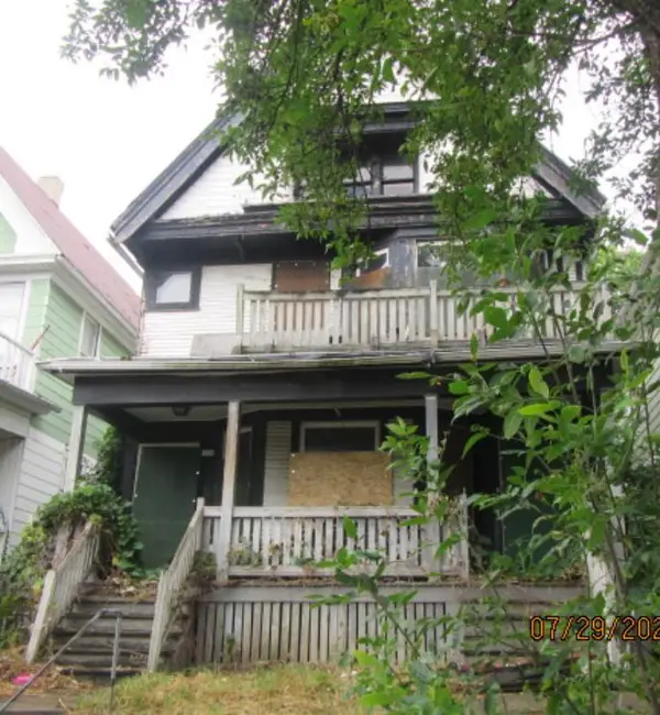 2324 W Clarke St, Milwaukee, WI 53206