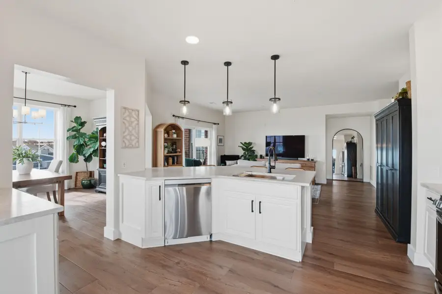 3930 S Lake Dr, Saint Francis, WI 53235 - #2