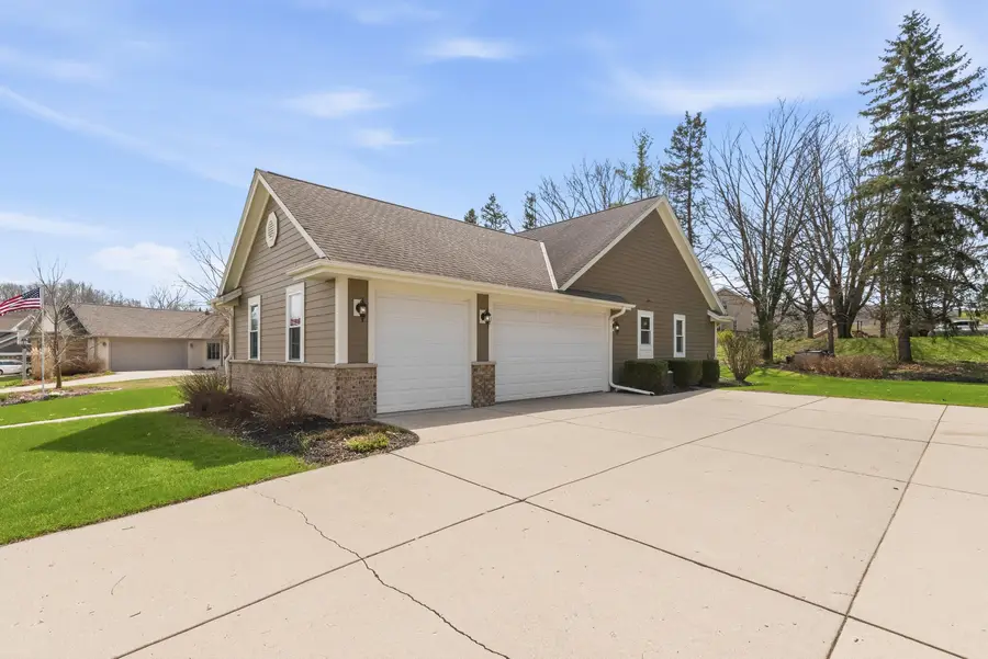 2947 South Gate Dr, Hartford, WI 53027 - #2