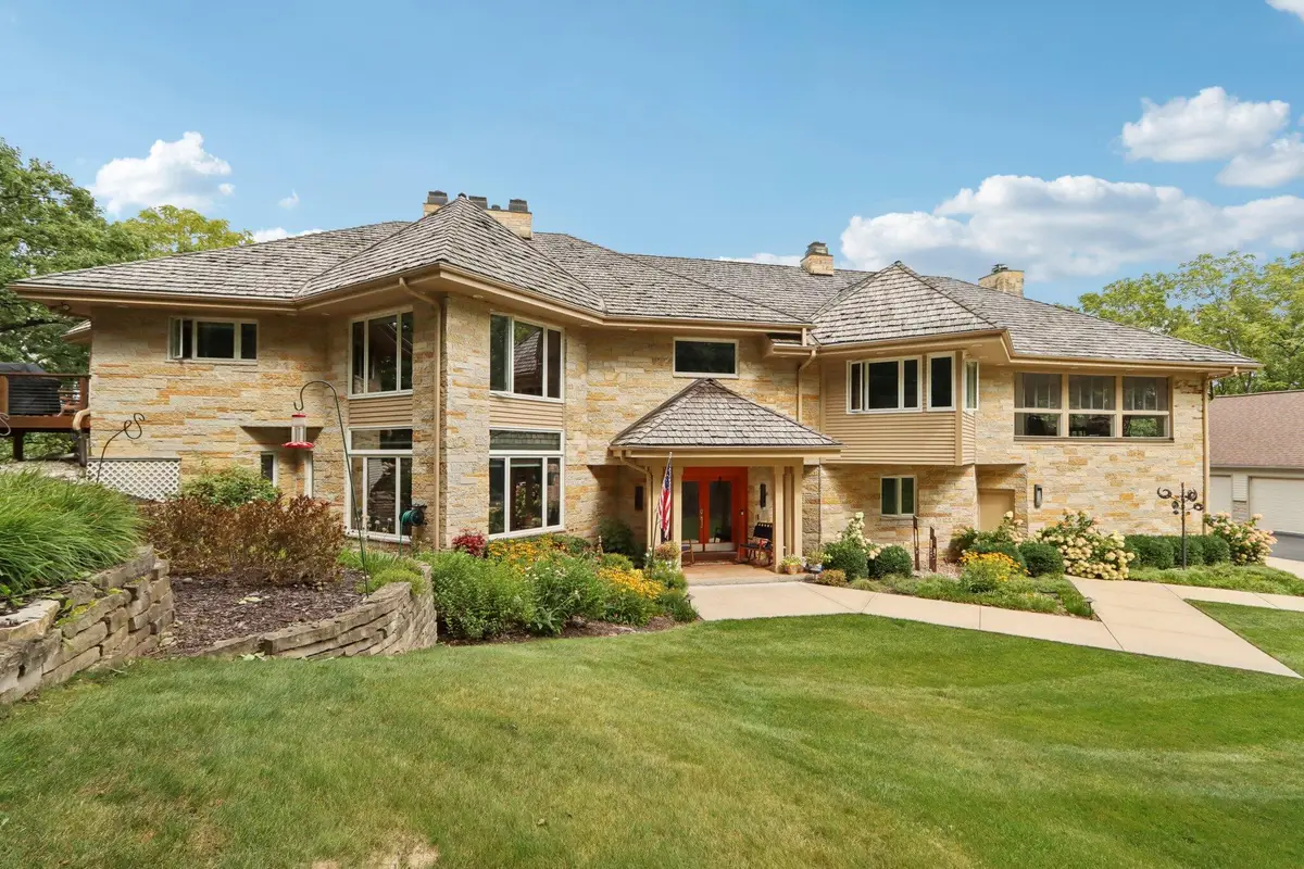 N1W31286 Hickory Hollow Ct, Delafield, WI 53018 - #1