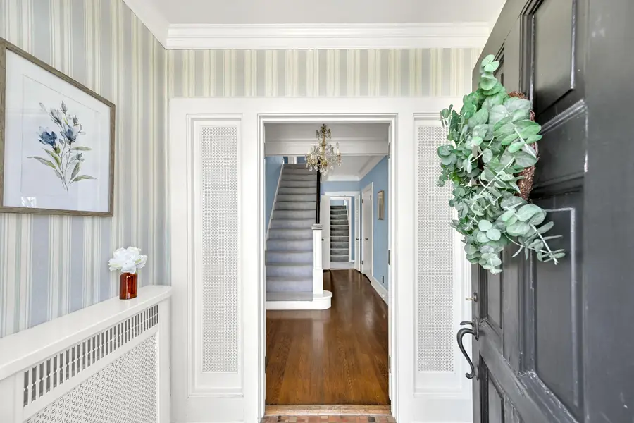 6139 Washington Cir, Wauwatosa, WI 53213 - #3