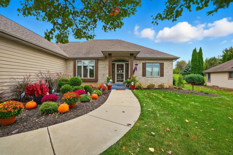 6748 S Yale Dr, Franklin, WI 53132 - #2