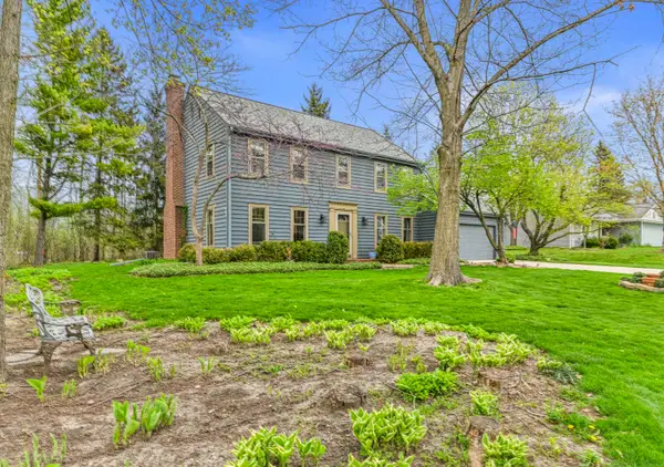 406 Crescent Ln, Thiensville, WI 53092