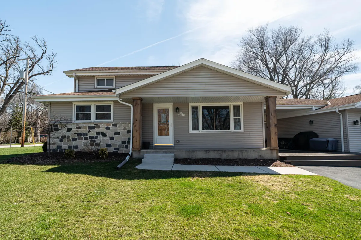 N27W27017 Woodland Dr, Pewaukee, WI 53072 - #1