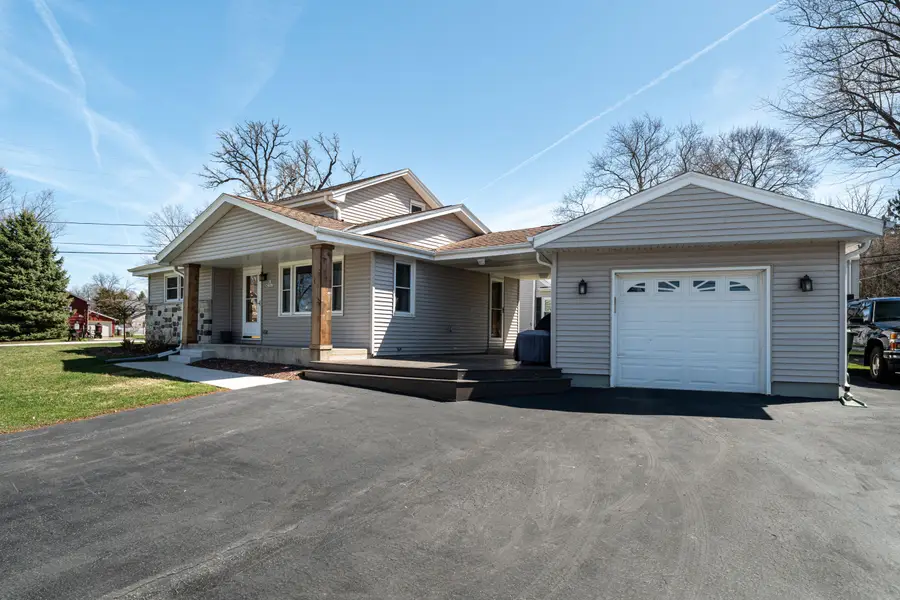 N27W27017 Woodland Dr, Pewaukee, WI 53072 - #2