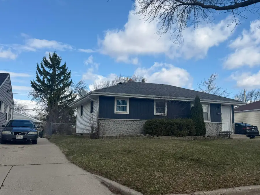 8152 W Clovernook St, Milwaukee, WI 53223 - #3