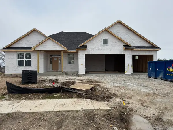 1302 Lynn Cir, Oconomowoc, WI 53066