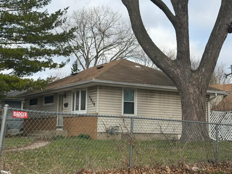 6204 W Thurston Ave, Milwaukee, WI 53218 - #2