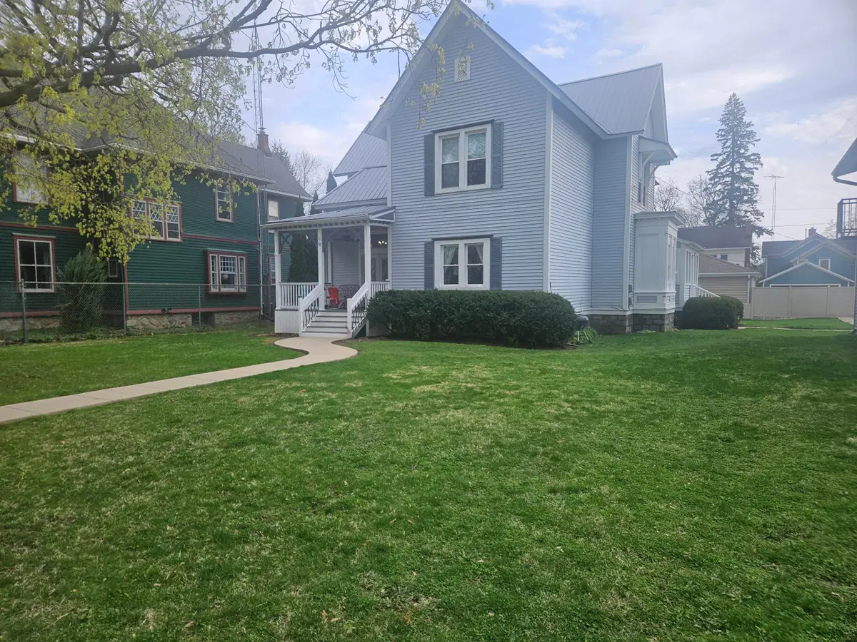 1128 Wisconsin St, Lake Geneva, WI 53147 - #1