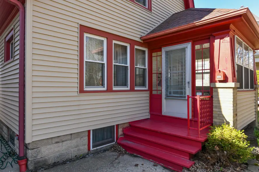 165 W Saveland Ave, Milwaukee, WI 53207 - #2