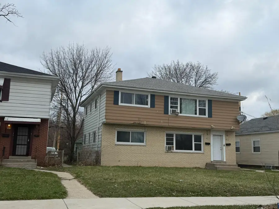 4812 W Hampton Ave, Milwaukee, WI 53218 - #3