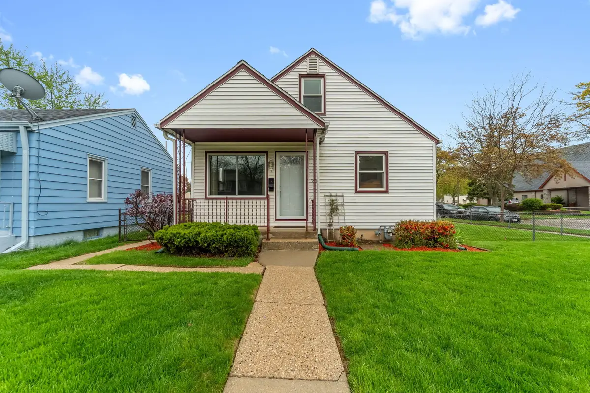 3603 S 23rd St, Milwaukee, WI 53221 - #1