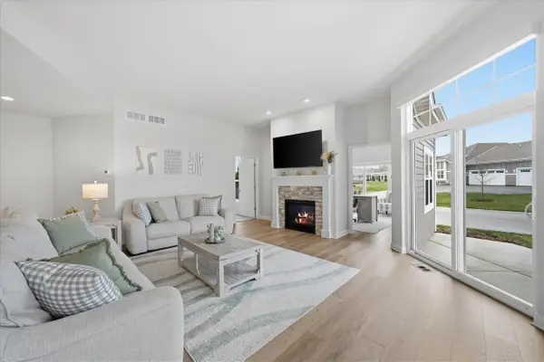832 N Verona Cir, Grafton, WI 53024