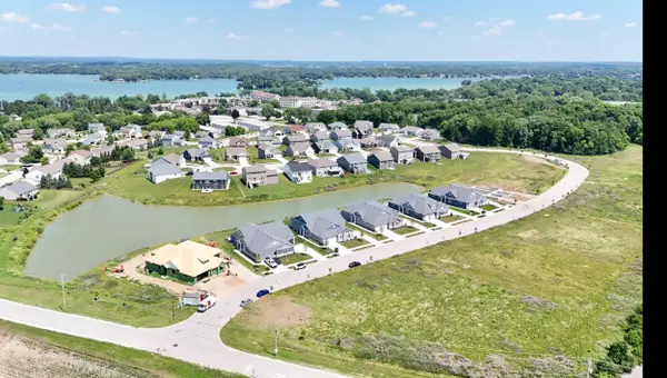 1508 Weston Ridge Rd, Oconomowoc, WI 53066