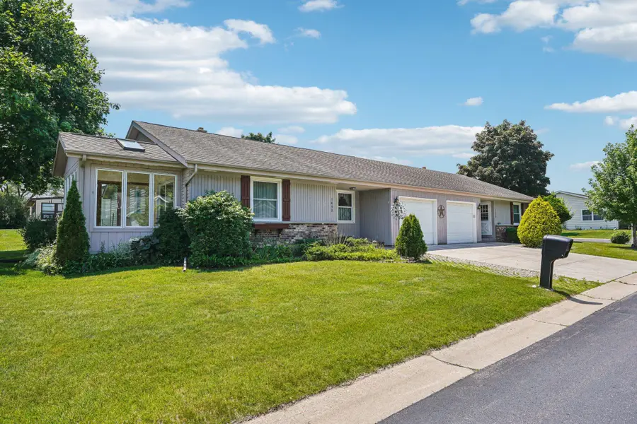 1833 Hilltop Dr, West Bend, WI 53095 - #2