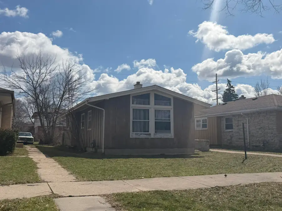 5812 N 77th St, Milwaukee, WI 53218 - #3
