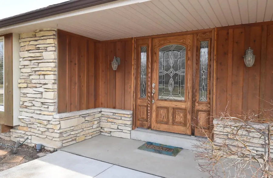 10570 W Pallottine Dr, Greenfield, WI 53228 - #3