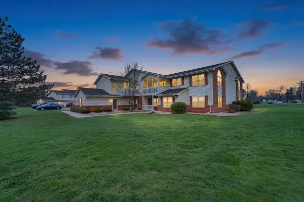 24821 87th St, Salem Lakes, WI 53168