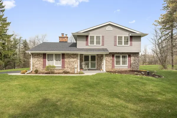 1888 Woodsfield Dr, Richfield, WI 53076